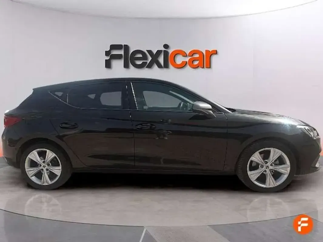 Usado Seat Leon FR 150 CV (110 kW) 2025 Negro Familiar