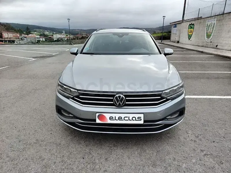 Usado VW Passat Executive 122 CV (89 kW) 2021 Gris / plata Familiar