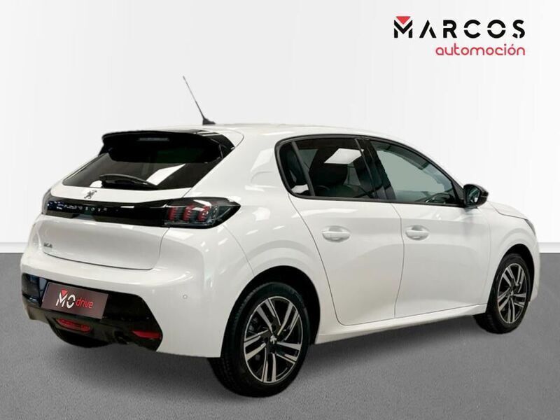 Usado Peugeot 208 Allure 100 CV (73 kW) 2023 Blanco Utilitario