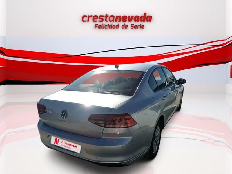 Usado VW Passat Business 150 CV (110 kW) 2021 Plateado