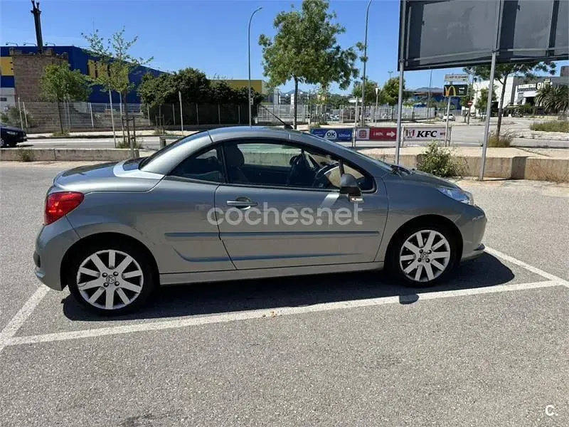 Usado Peugeot 207 CC 120 CV (88 kW) 2008 Gris / plata Descapotable