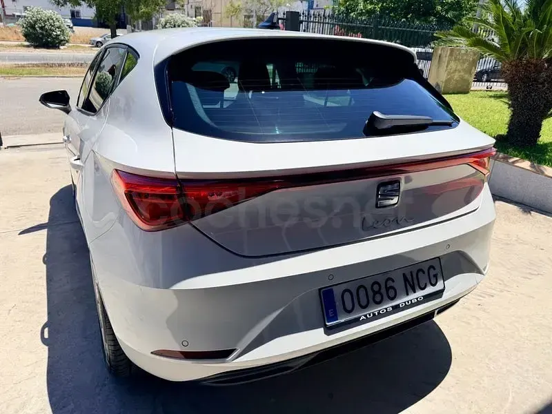 Usado Seat Leon Style 116 CV (85 kW) 2025 Blanco Berlina