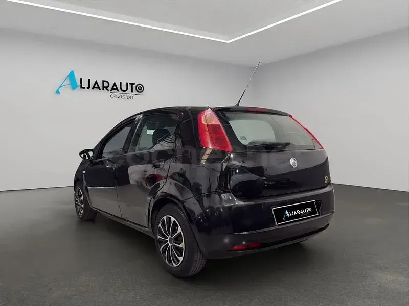 Usado Fiat Punto Feel 70 CV (51 kW) 2007 Negro Utilitario