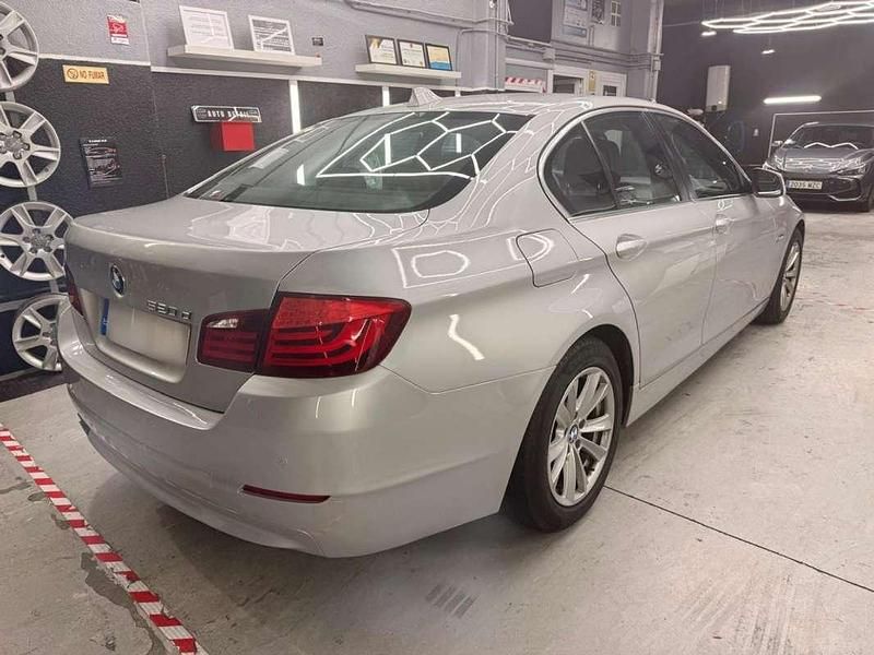 Usado BMW 520 Efficient Dynamics 184 CV (135 kW) 2011 Gris / plata Berlina