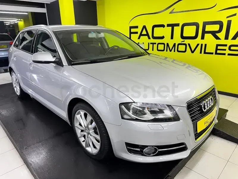 Usado Audi A3 Sportback Attraction 105 CV (77 kW) 2012 Gris / plata Utilitario