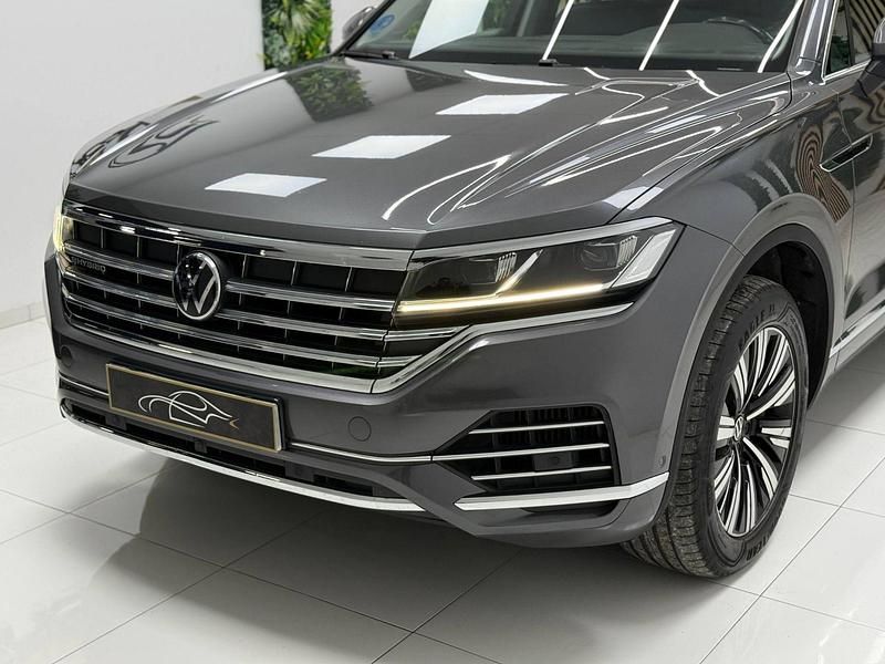 Usado VW Touareg Elegance 340 CV (250 kW) 2021 Gris SUV