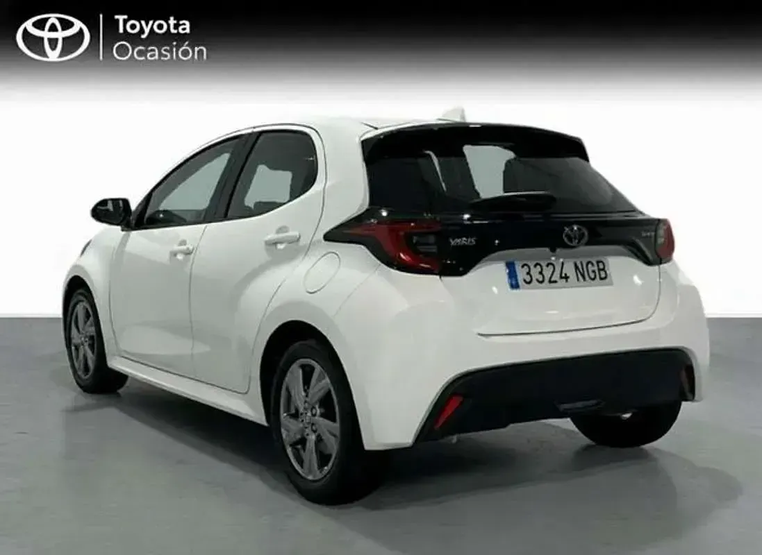 Usado Toyota Yaris Active 116 CV (85 kW) 2025 Blanco Utilitario