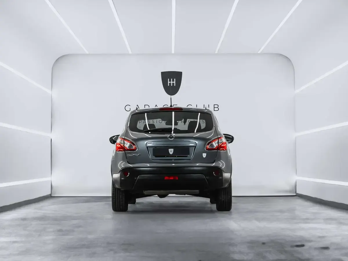 Usado Nissan Qashqai Tekna 140 CV (102 kW) 2011 Gris / plata SUV