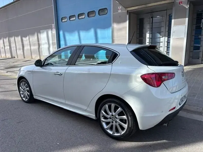 Usado Alfa Romeo Giulietta Veloce 140 CV (102 kW) 2014 Blanco Utilitario