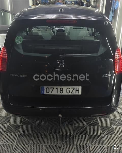 Używany Peugeot 5008 Premium 156 KM (114 kW) 2010 Czarny Minivan