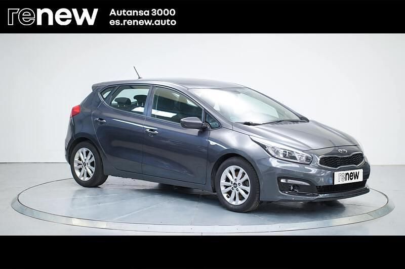 Usado Kia Ceed GT 90 CV (66 kW) 2017 Gris Berlina