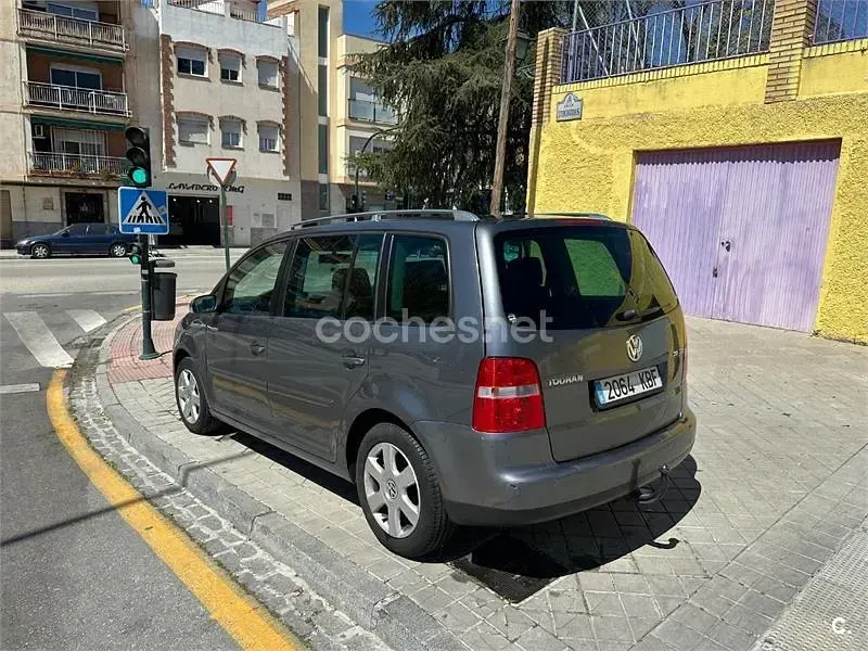 Usado VW Touran Trendline 136 CV (100 kW) 2004 Beige Monovolumen