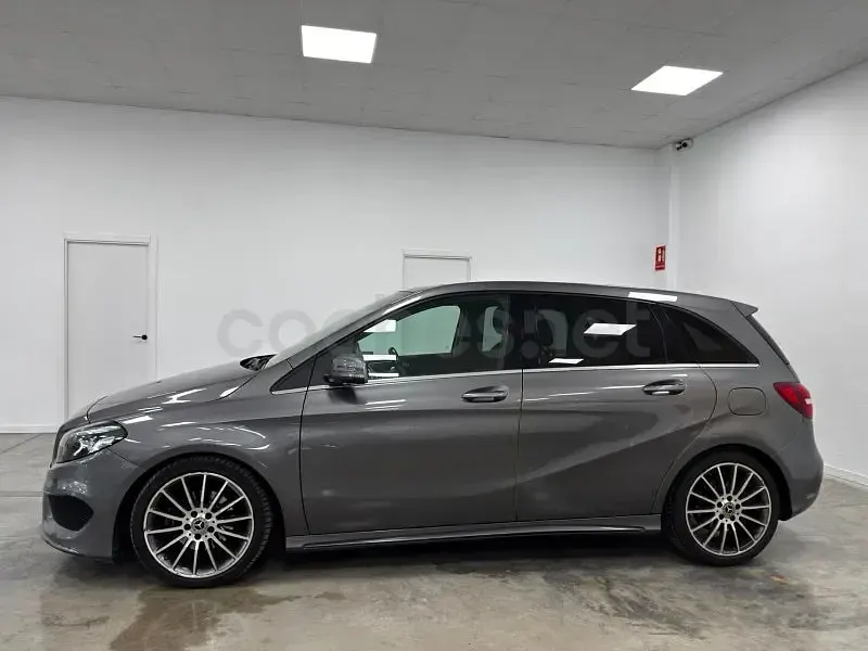 Usado Mercedes B200 136 CV (100 kW) 2017 Gris / plata Utilitario
