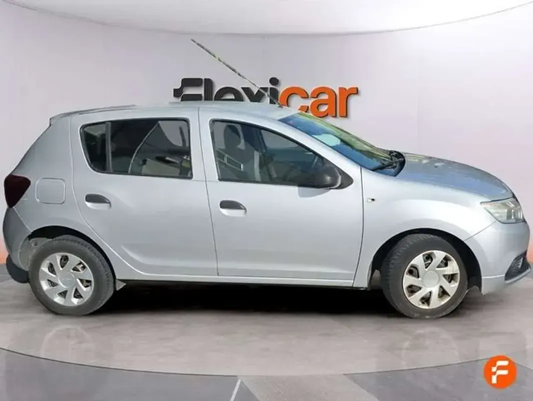 Usado Dacia Sandero Ambiance 75 CV (55 kW) 2017 Gris Utilitario