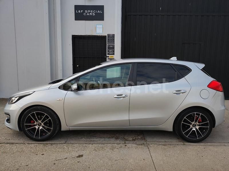 Usado Kia Ceed GT 90 CV (66 kW) 2016 Gris / plata Berlina