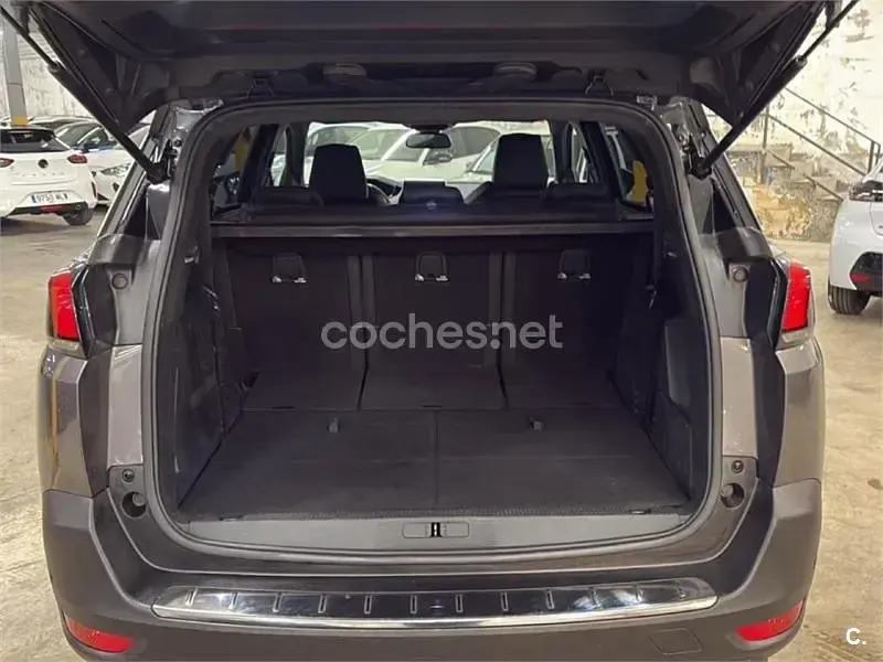 Usado Peugeot 5008 GT-line 130 CV (95 kW) 2019 Gris / plata SUV