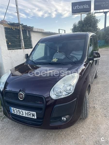 Usado Fiat Doblò Emotion 105 CV (77 kW) 2013 Granate Monovolumen
