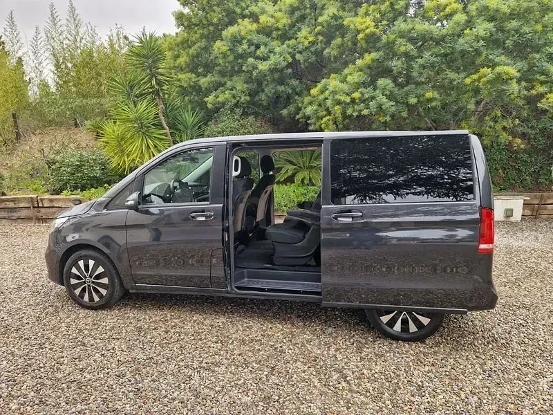 Usado Mercedes V250 Avantgarde 190 CV (139 kW) 2022 Gris / plata Monovolumen