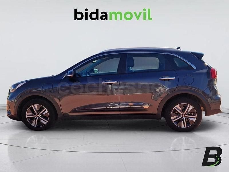 Usado Kia Niro 141 CV (103 kW) 2021 Gris / plata SUV