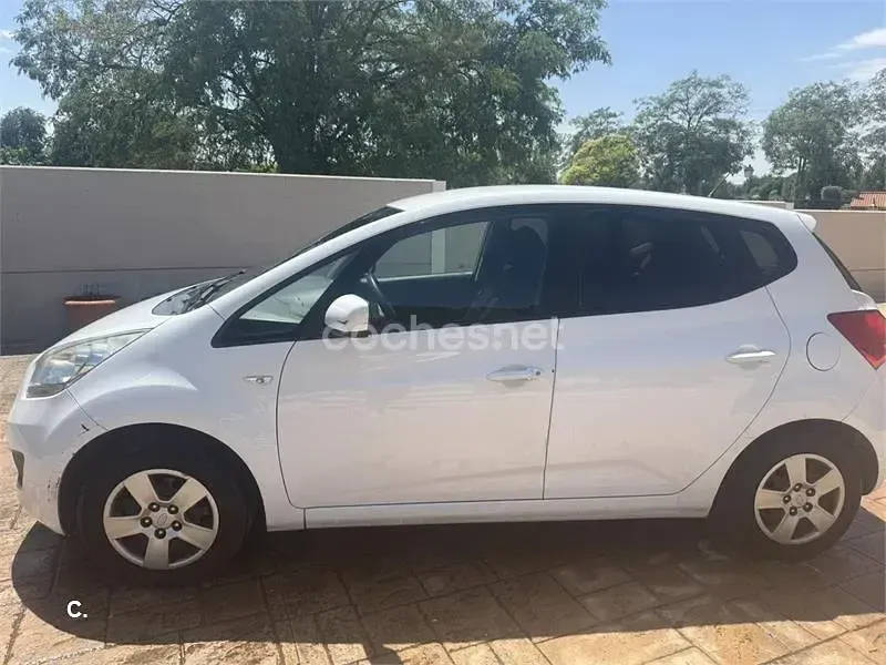 Usado Kia Venga 90 CV (66 kW) 2010 Blanco Utilitario