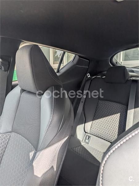 Usado Toyota C-HR Active 122 CV (89 kW) 2022 Gris / plata SUV