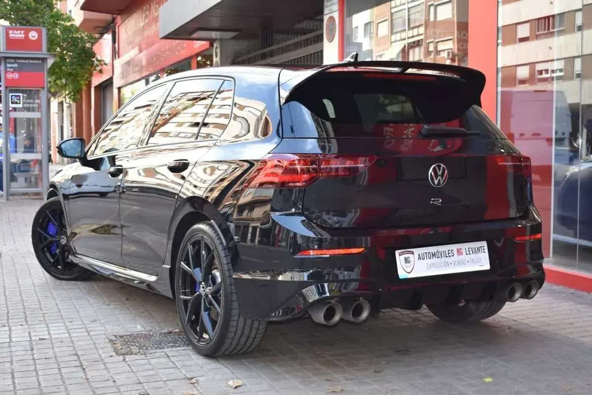 Usado VW Golf VIII R 333 CV (244 kW) 2024 Negro Familiar