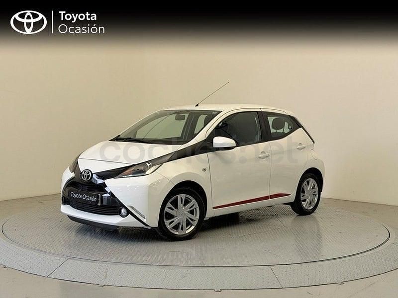 Usado Toyota Aygo X-play 69 CV (50 kW) 2015 Blanco Utilitario