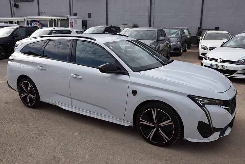 Usado Peugeot 308 SW GT 130 CV (95 kW) 2024 Blanco Familiar