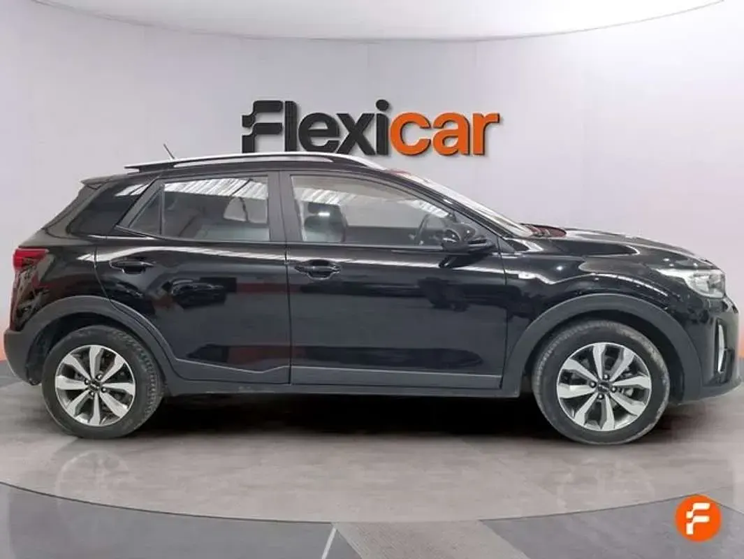 Usado Kia Stonic 101 CV (74 kW) 2021 Negro SUV
