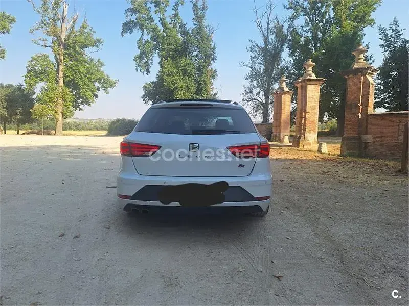 Usado Seat Leon ST FR 125 CV (91 kW) 2018 Blanco Familiar