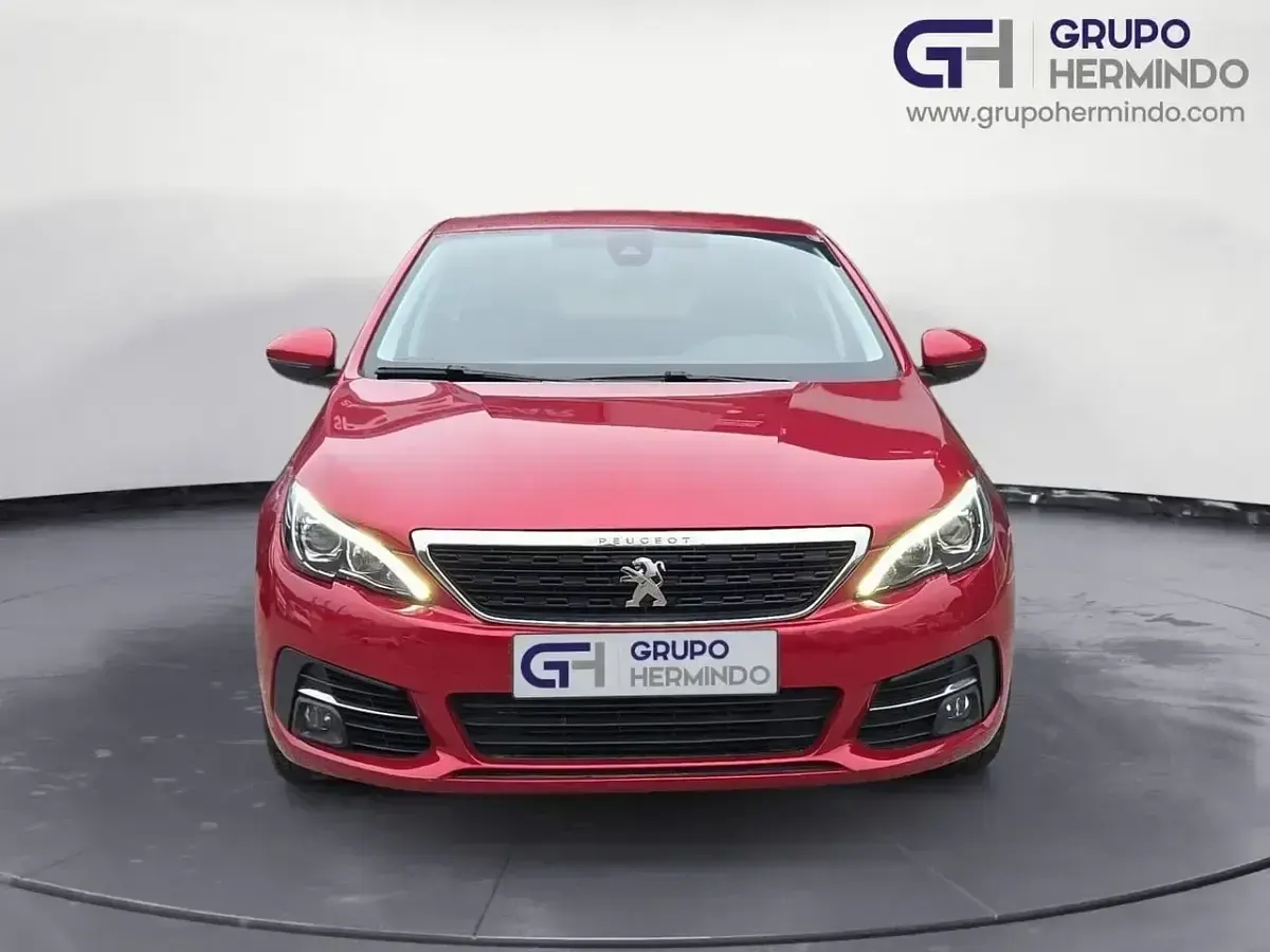 Usado Peugeot 308 Active 130 CV (95 kW) 2021 Rojo Berlina