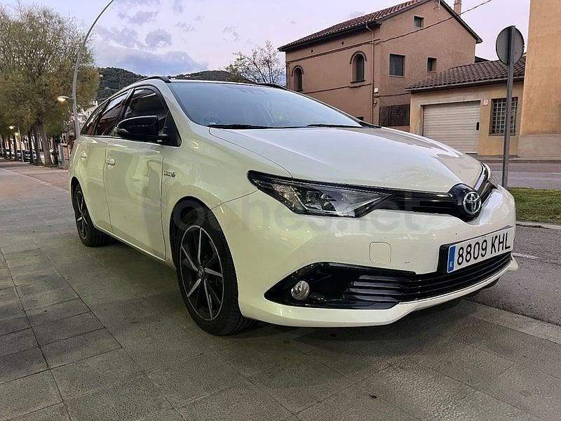 Usado Toyota Auris Hybrid Edition 136 CV (100 kW) 2018 Blanco Familiar