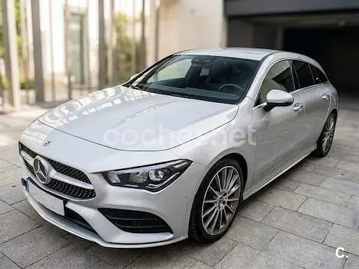 Usado Mercedes CLA200 Shooting Brake 150 CV (110 kW) 2020 Gris / plata Familiar
