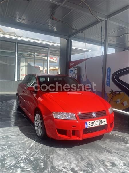 Usado Fiat Stilo 140 CV (102 kW) 2005 Rojo Berlina