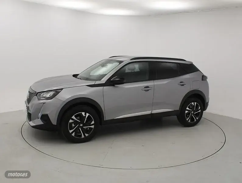 Usado Peugeot 2008 Allure 100 CV (73 kW) 2023 Plateado SUV