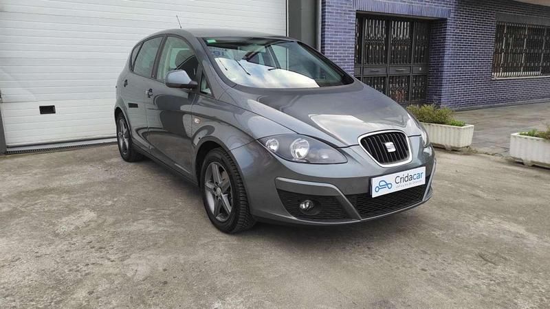 Usado Seat Altea Ecomotive 105 CV (77 kW) 2014 Gris Monovolumen