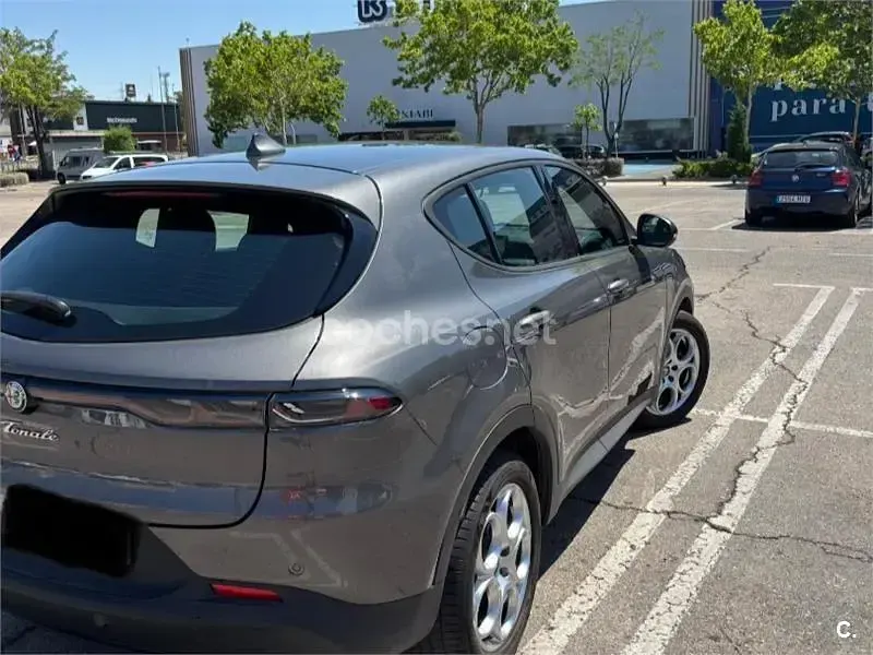 Usado Alfa Romeo Tonale Sprint 130 CV (95 kW) 2023 Gris / plata SUV