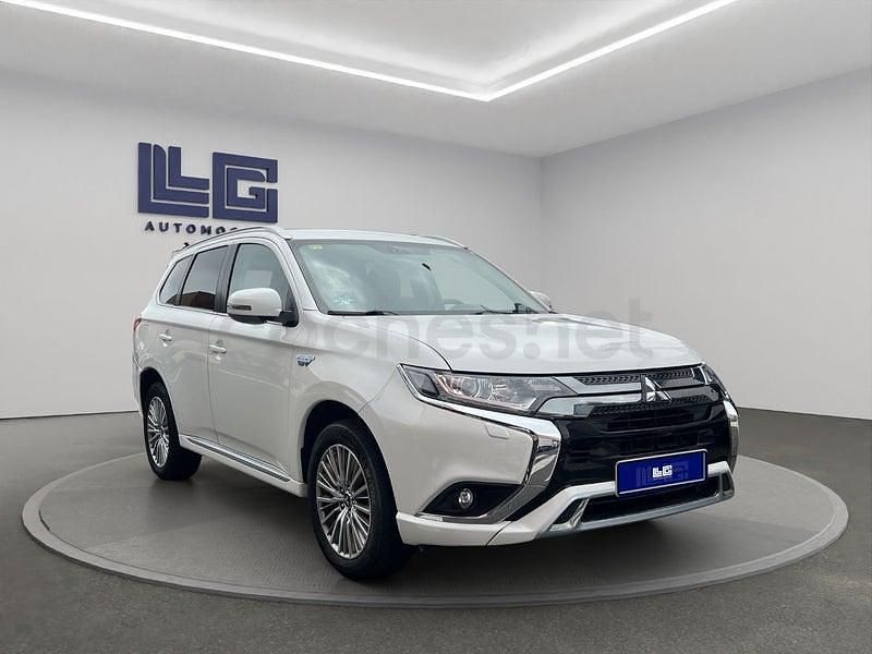Usado Mitsubishi Outlander P-HEV Motion 224 CV (164 kW) 2019 Blanco SUV
