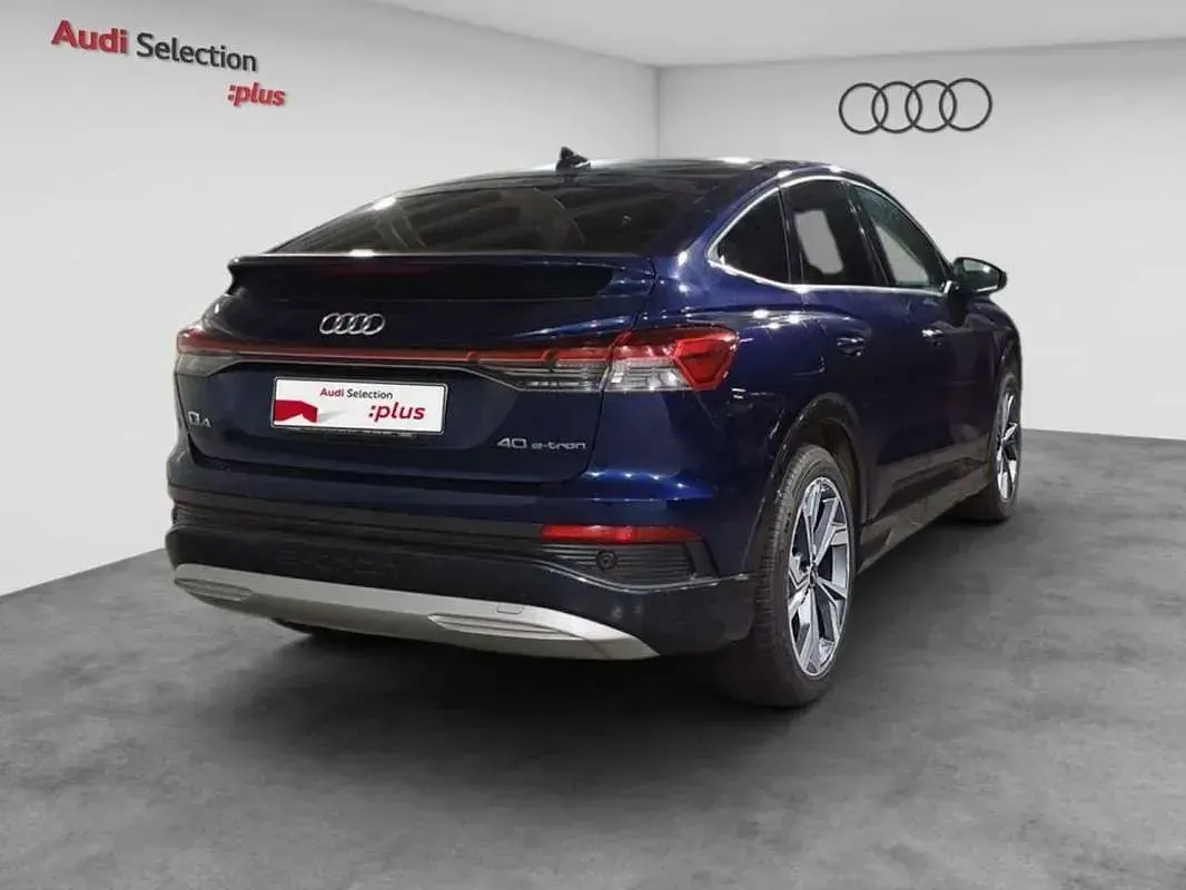 Usado Audi Q4 e-tron Ambiente 150 kW (204 CV) 2021 Azul SUV