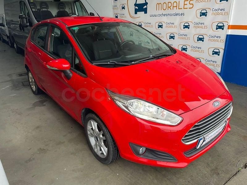 Usado Ford Fiesta Trend 82 CV (60 kW) 2016 Rojo Berlina