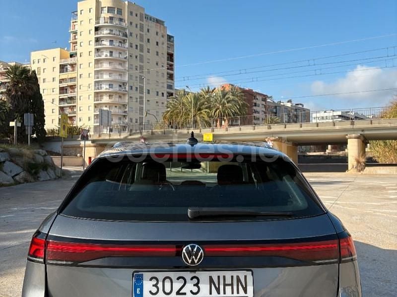 Usado VW Passat Business 150 CV (110 kW) 2024 Gris / plata Familiar