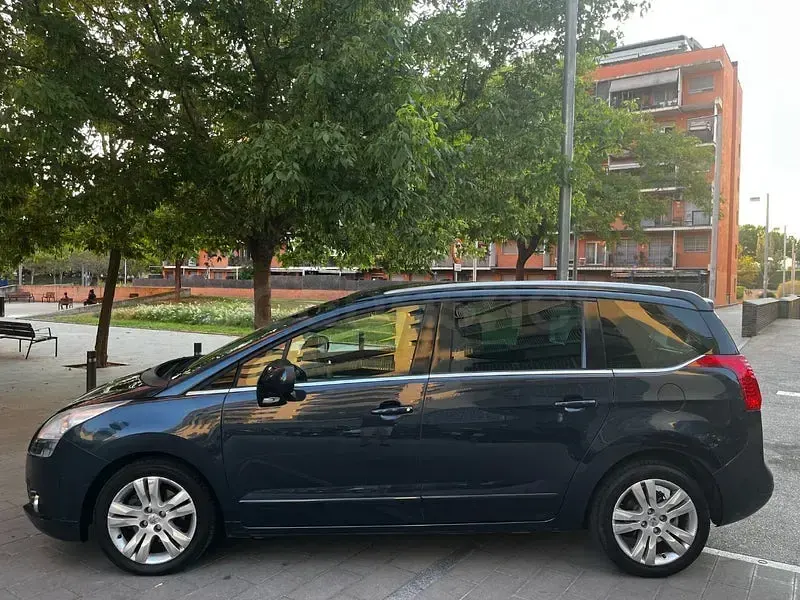 Usado Peugeot 5008 Business-Line 150 CV (110 kW) 2012 Negro Monovolumen