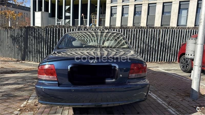 Usado Hyundai Sonata GLS 131 CV (96 kW) 2004 Azul Berlina