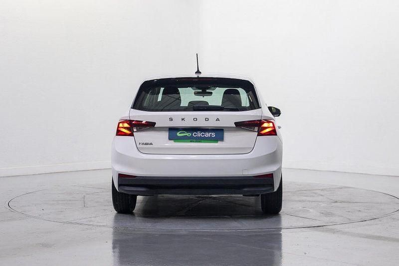 Usado Skoda Fabia Active 80 CV (58 kW) 2022 Blanco Utilitario