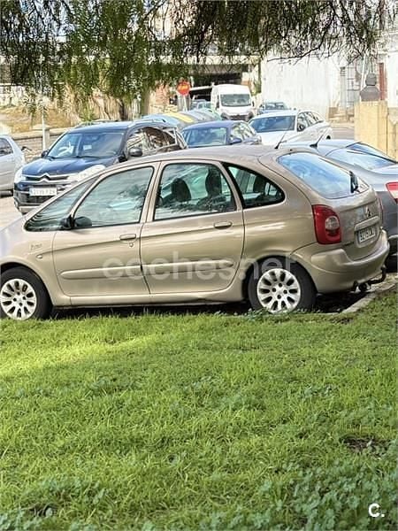 Usado Citroën Xsara Picasso 90 CV (66 kW) 2003 Beige Monovolumen