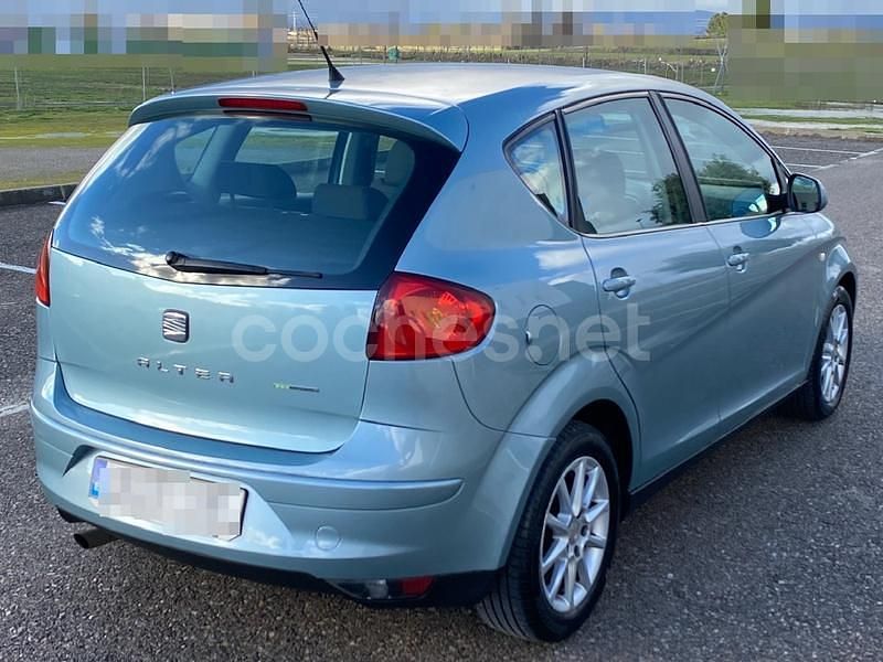 Usado Seat Altea Ecomotive 105 CV (77 kW) 2010 Azul Monovolumen