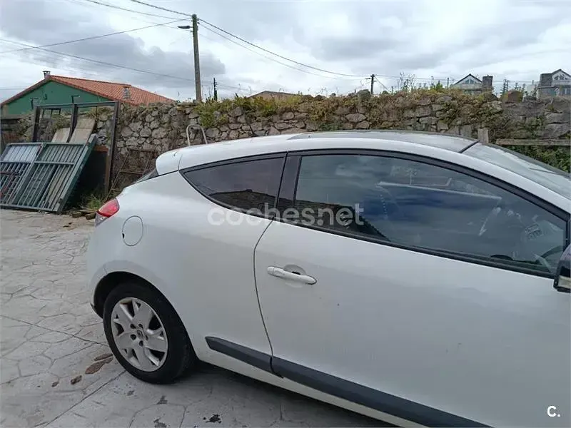 Usado Renault Mégane III Dynamique 110 CV (80 kW) 2011 Blanco Berlina