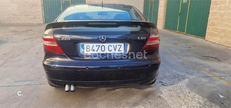 Usado Mercedes C220 143 CV (105 kW) 2003 Azul Berlina