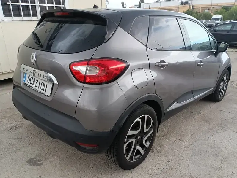 Usado Renault Captur 90 CV (66 kW) 2014 Gris / plata SUV