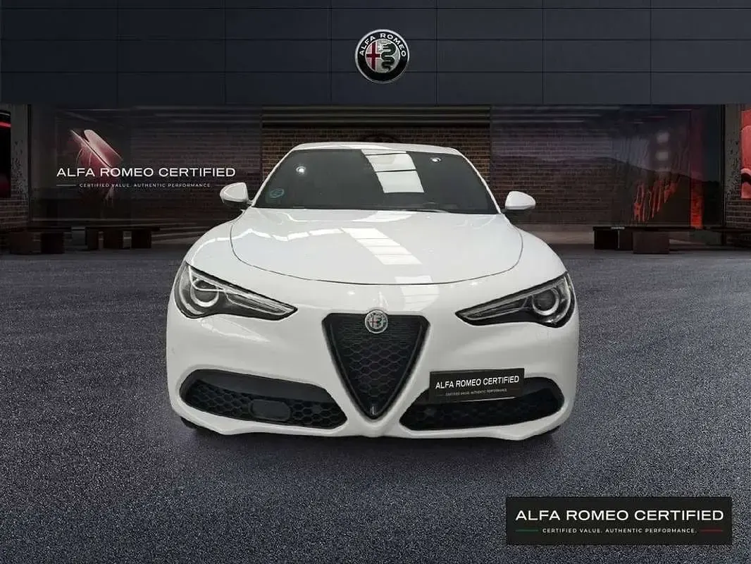 Usado Alfa Romeo Stelvio Veloce 212 CV (155 kW) 2021 Blanco SUV